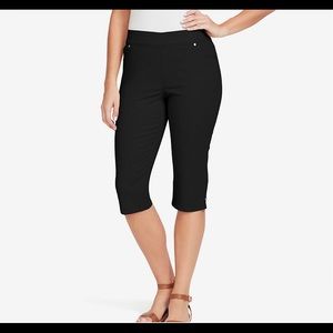 Gloria Vanderbilt Avery Slimming Black Capris
